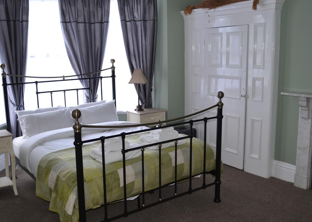 Corra Lynn Bed and Breakfast Whitby Esterno foto