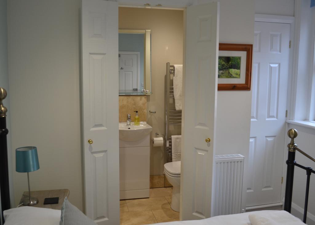 Corra Lynn Bed and Breakfast Whitby Esterno foto